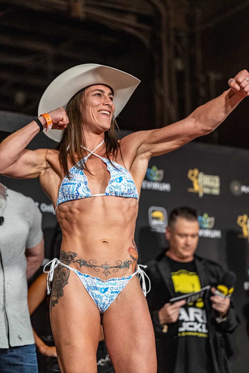jessicaevileye's tweet photo. Best weight cut of my life ! Wait until you see what’s up next. 💪 
.
.
📸 @vital277 
Plus I look 🔥 in my @OnlyFansMerch bikini 💕
.
@onlyfans @OnlyFansMerch 
#onlyfansathlete #bkfc #sponsor #healthishappiness #healthy #jessicaevileye #florida #buildabody #fyp #onlyfans #texas https://t.co/pijkUbHk5E
