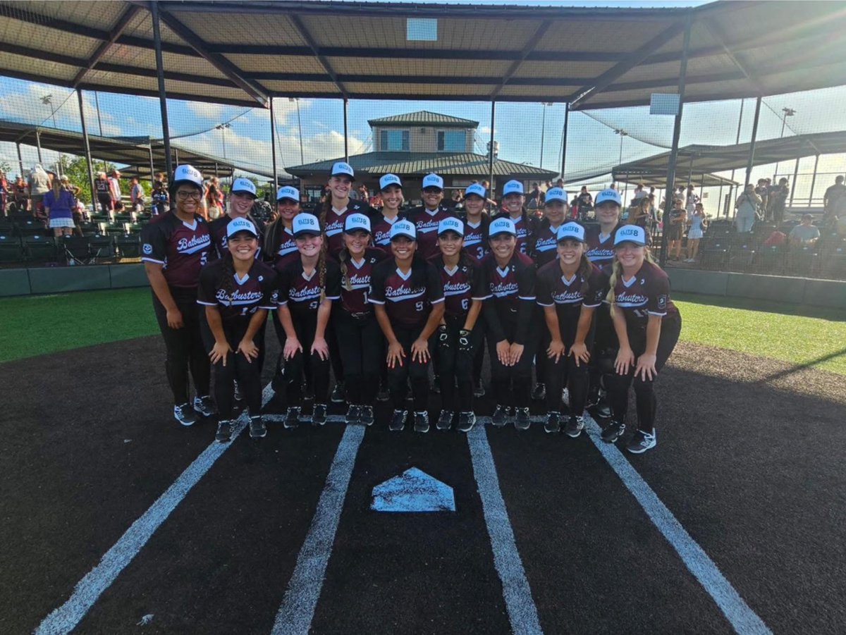 leylaayres12's tweet photo. Chasing greatness! Elite 8 with my OCBB sisters 🌟@AGLSoftball @thealliancefp @CaitlinLowe @terramcgowan11 @GordonEakin @Jamie_Trachsel @MelyssaLombardi @Sam_Marder https://t.co/Sor3uDWDRS