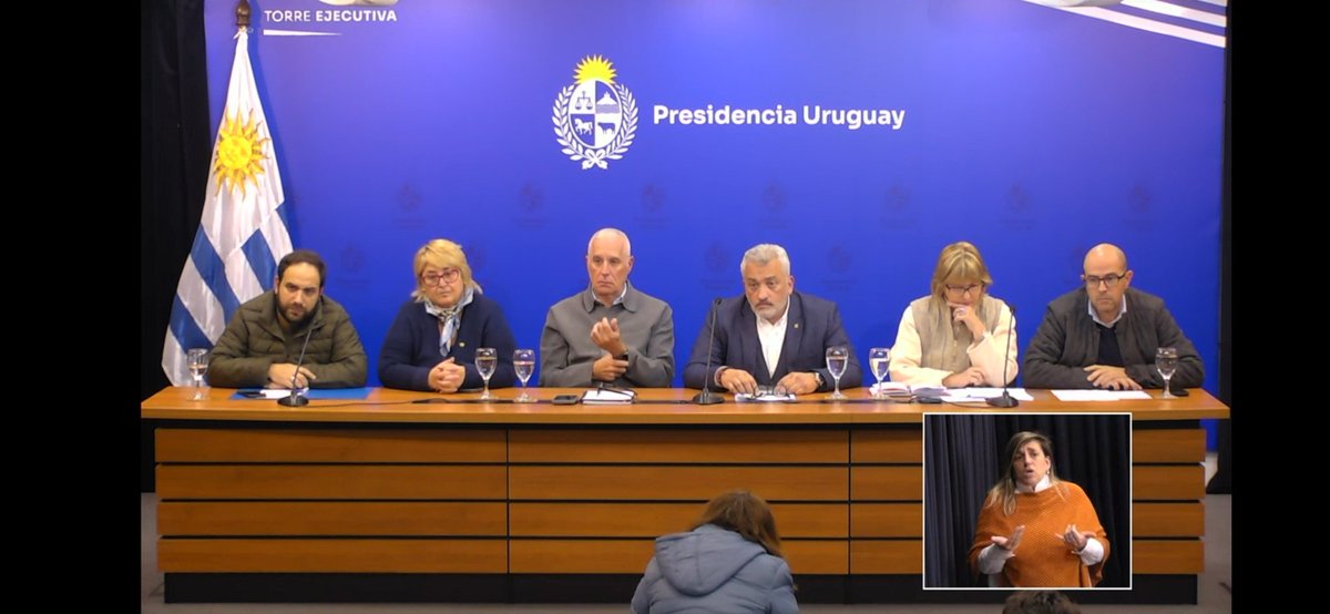 Respuesta articulada de gobierno <a href="/compresidencia/">Presidencia Uruguay</a> <a href="/midesuy/">Ministerio de Desarrollo Social</a> <a href="/MSPUruguay/">Ministerio de Salud Pública – Uruguay</a> <a href="/Minterioruy/">Ministerio del Interior</a> <a href="/MDN_Uruguay/">MDN Uruguay</a> <a href="/sinae_oficial/">Sinae</a> <a href="/ASSEcomunica/">ASSE</a> para garantizar la vida y protección de personas en situación de calle. Ante vulnerabilidades la acción es garantizar derechos con solidaridad social.