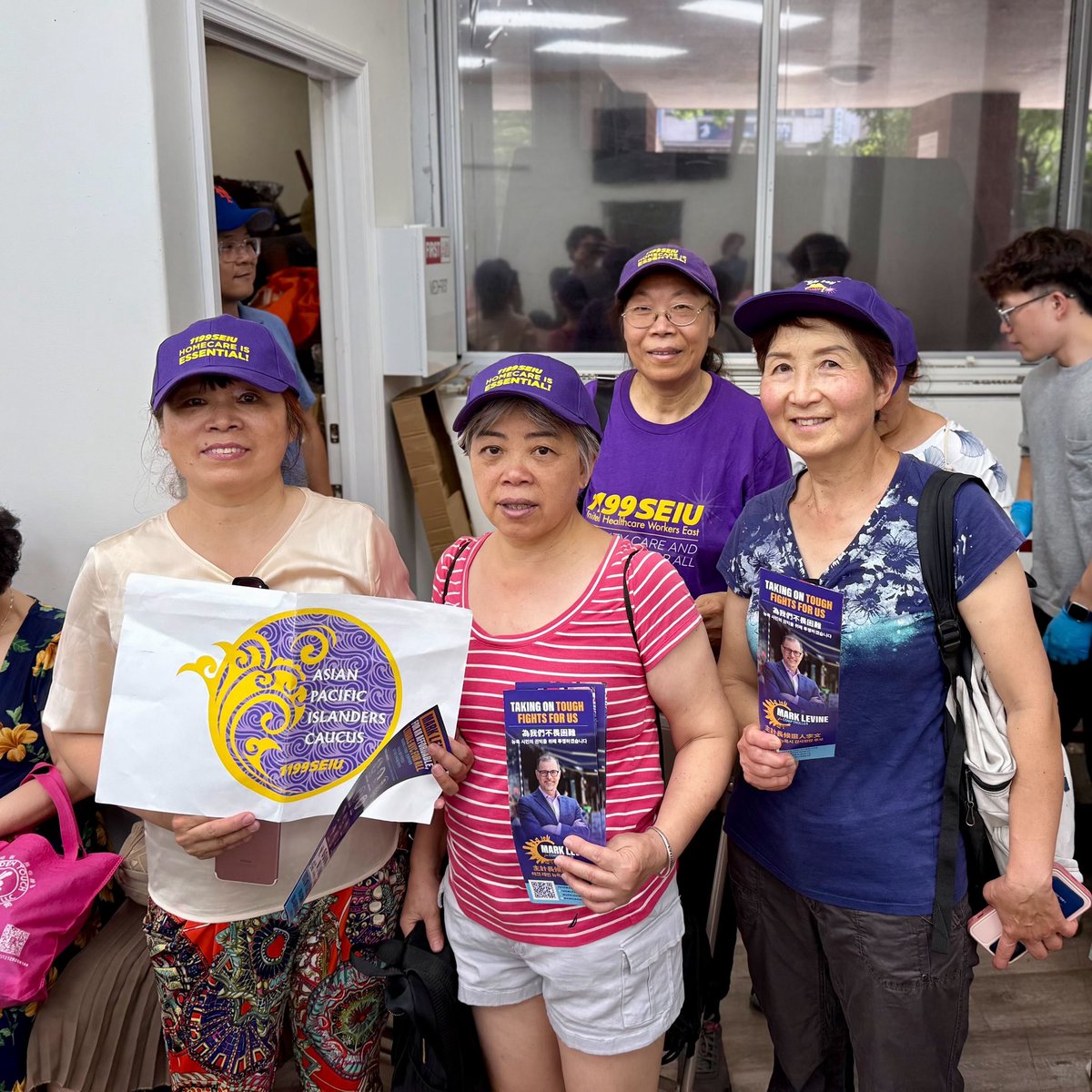 Team Levine 👟 (@teamlevinenyc) on Twitter photo Chinatown knows how to turn out!
Thank you to Assembly Member <a href="/graceleefornyc/">Grace Lee 李榮恩</a>, Senator John <a href="/LiuNewYork/">John C. Liu</a>, and all of <a href="/MarkLevineNYC/">Mark D. Levine</a>’s supporters for getting us here.
Less than 30 hours to go! Chinatown knows how to turn out!
Thank you to Assembly Member <a href="/graceleefornyc/">Grace Lee 李榮恩</a>, Senator John <a href="/LiuNewYork/">John C. Liu</a>, and all of <a href="/MarkLevineNYC/">Mark D. Levine</a>’s supporters for getting us here.
Less than 30 hours to go!