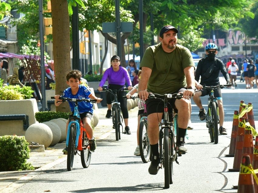 La iniciativa Ruta Centro, Ruta Urdesa y se viene Ruta Santa Ana, ahora Ruta Ceibos, Ruta Barrio Centenario que también promueve espacios peatonales.

#CiudadDeTodos #RendiciónDeCuentas