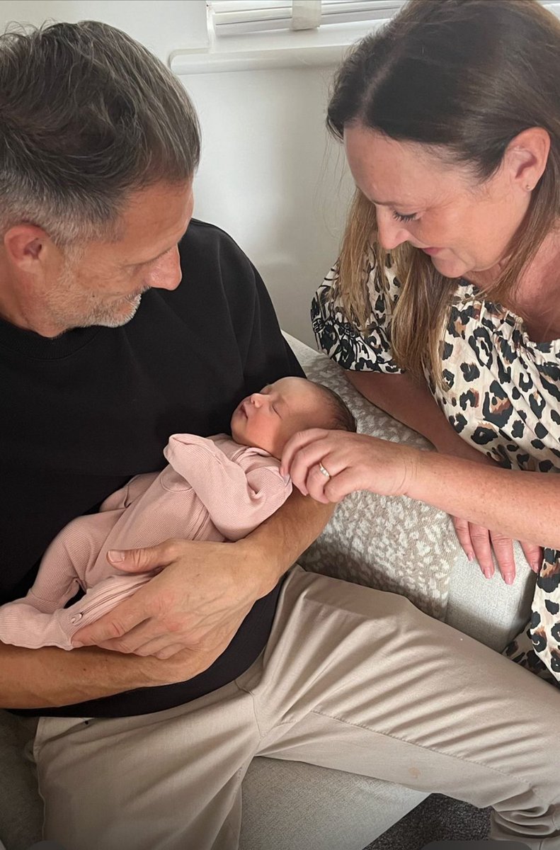 CHargreaves1's tweet image. Margot has arrived ! What an absolute beauty she is ❤️
Congratulations to our daughter Isabella and to Harvey.
Our first grandchild, a very special moment for us. We are ready for baby sitting duties !😍