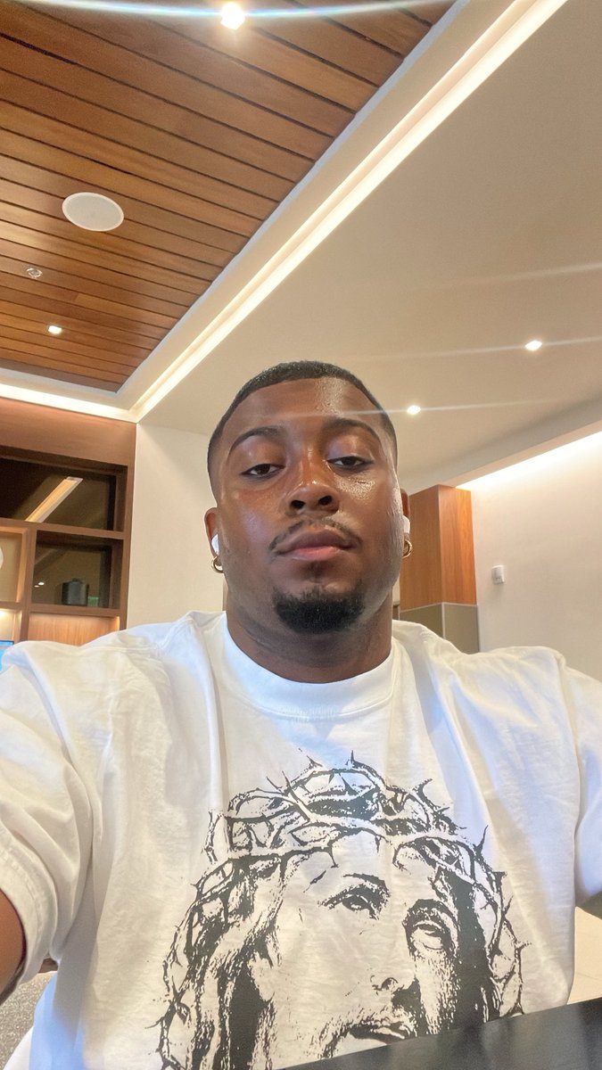 __ssoull's tweet image. Ima look at you either one of two ways