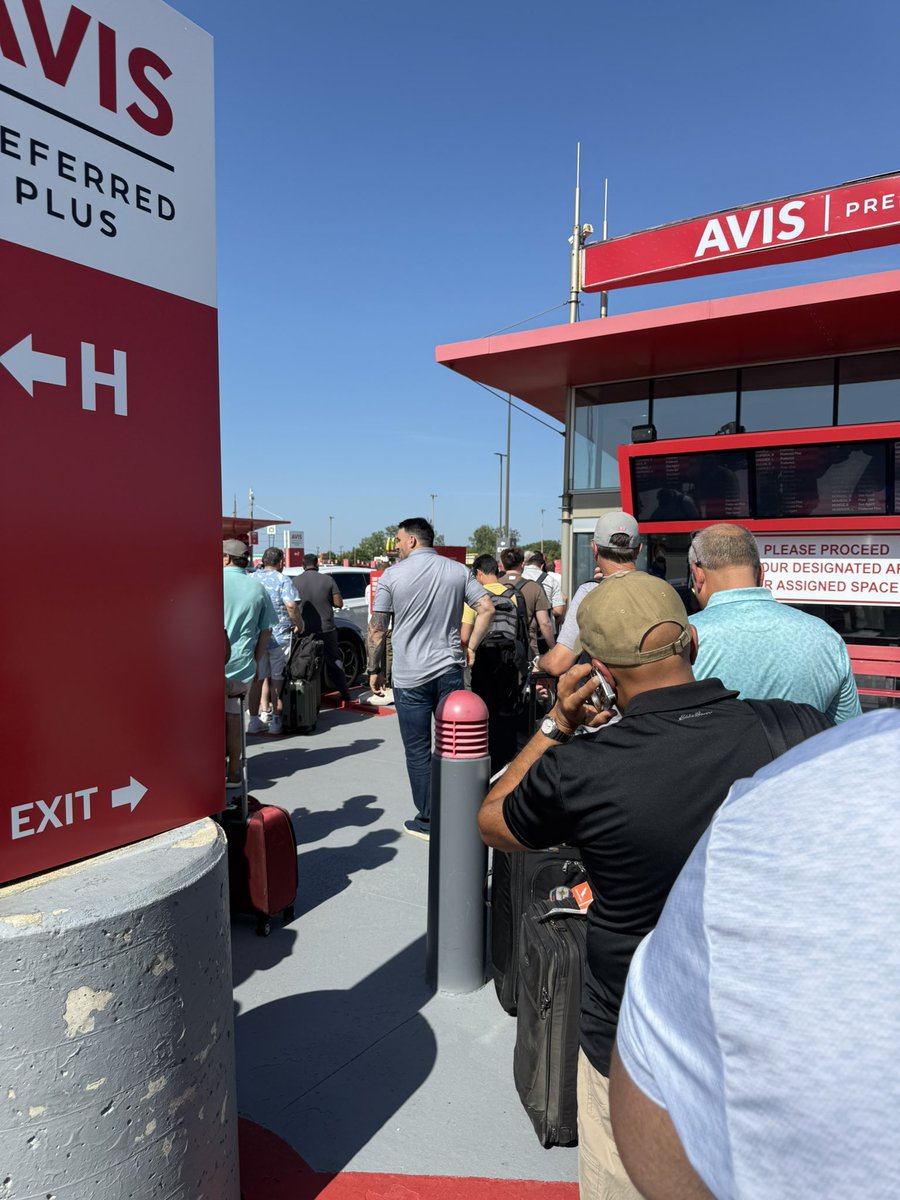 mhghtx's tweet photo. This is Avis Preferred service in DTW. Line out the door. No assigned cars and 94 degrees in a parking lot, no instruction, nothing. 

#avisrentalcar #avis #dtwairport #dtw https://t.co/XiGW9HaX5R