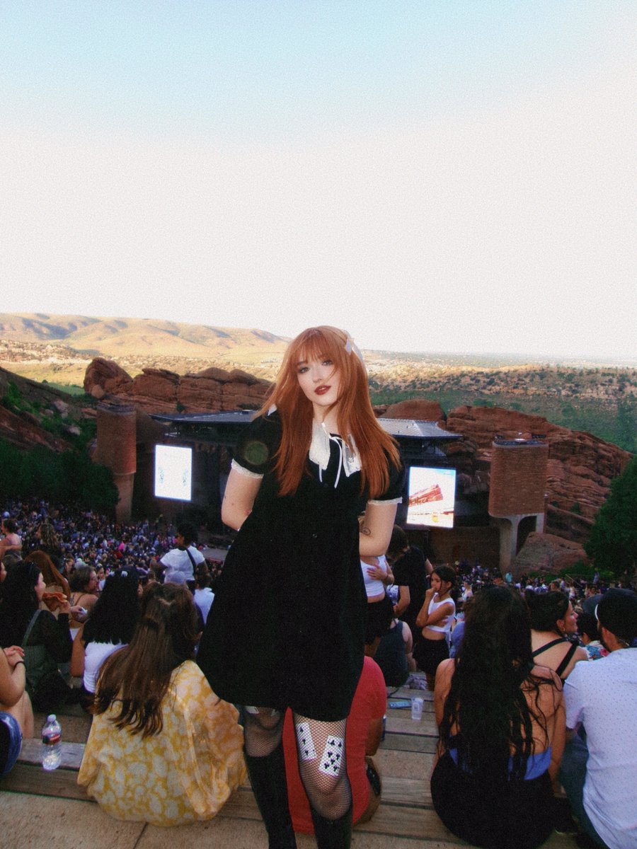 emilymahonn's tweet image. got away on a r̶o̶m̶a̶n̶ red rocks holiday 🤍 #ForMyLastTrickTour #RedRocks