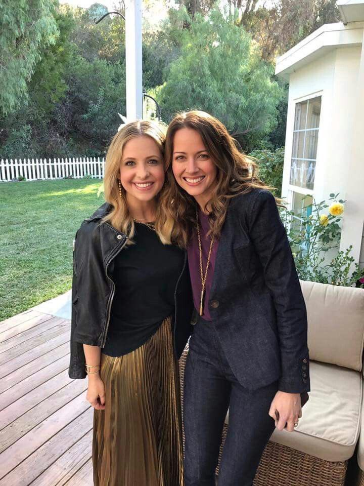 BuffyLookBook's tweet photo. 𝙈𝙮 𝙁𝙖𝙫𝙚𝙨♡ Sarah Michelle Gellar (Buffy Summers) and Amy Ackerr (Winifred Burkle) https://t.co/0JP3PnOCDo