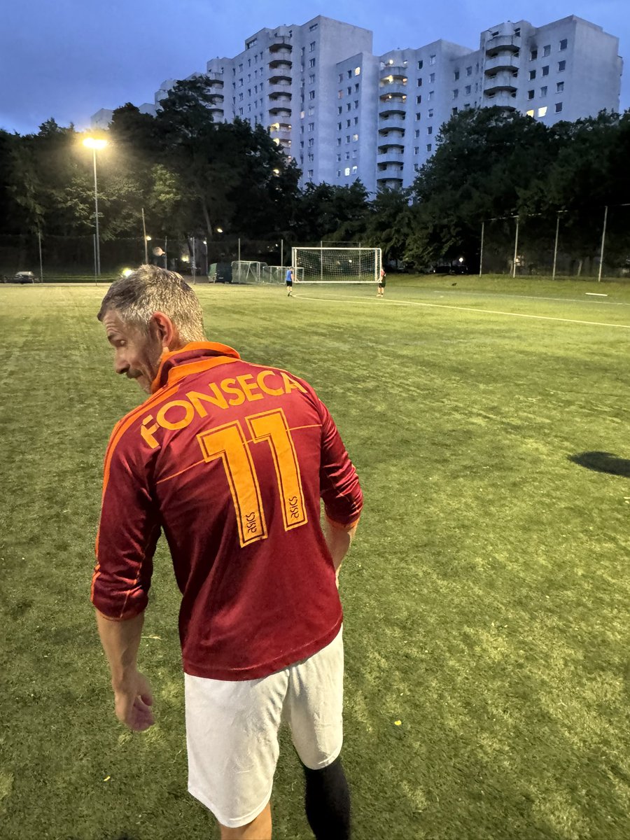 Der Montag: erst Oma, dann Roma

#mml #vintagetrikots #fussball #trikotage