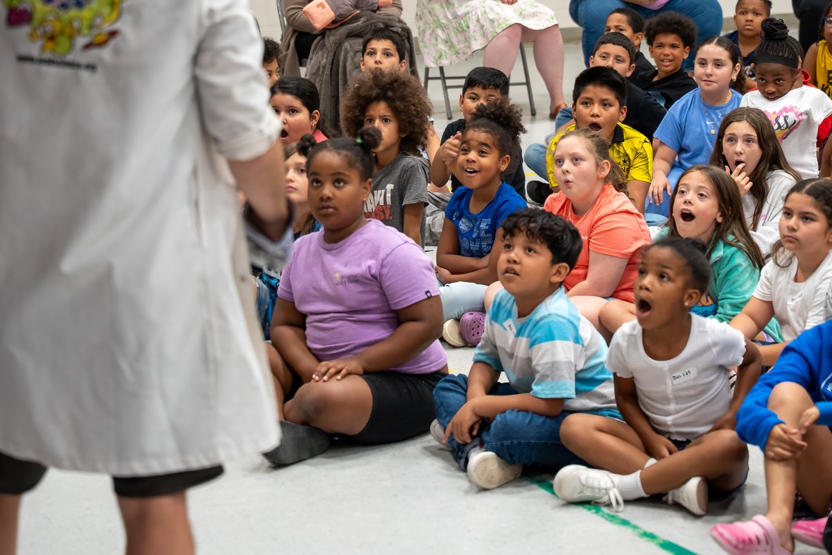 ABSSPublic's tweet image. 🔥❄️ Everyone's hand went up when they asked for volunteers! Dr. M&amp;amp;M and Atomic Alex from Mad Science visited our Summer Reading Camp at Hillcrest Elementary today! Every student had a front row seat to this explosive (and safe) demonstration! #ThisisABSS #ReadingisFun