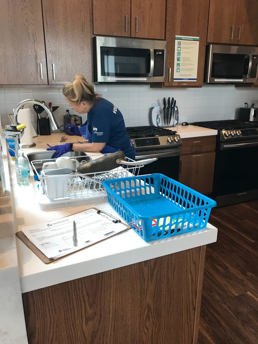 Our Corporate Cares team volunteered at Kathy’s House, making bag lunches with encouraging notes for families facing illness. We also donated $1,000 to support their mission of being a “home away from home.” 

#CorporateCares #PeopleHelpingPeople #CorporateCentral