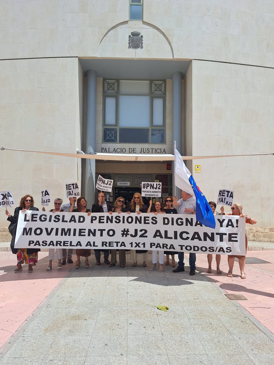 <a href="/NunezFeijoo/">Alberto Núñez Feijóo</a> llevamos 2 años pudiendo #PensionesDignas y ni una mención. La semana pasada <a href="/MoroMjesus/">mjesus moro almaraz</a> debatió sobre la PL #PasarelaInfame del <a href="/gpscongreso/">PSOE Congreso</a>
Y no una palabra. 18 piquetes frente al Congreso y ni una palabra. Qué tal si enmendais #PNJ2? x.com/NunezFeijoo/st…