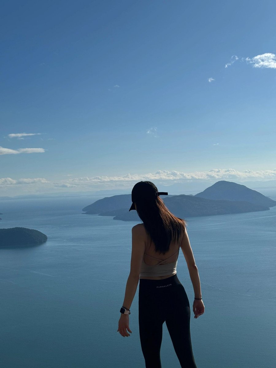 The world feels gentle here. Mountains stretch like open arms. Water flows like song. Canada gives beauty without asking. To see it for yourself is to be reminded of the grace that still lives in this earth. 🏞️