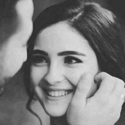 أحببتك 
لا لأنك الأقرب
بل لأنك الأعمق..
تسكنني في مكانٍ ما 
لا يصل إليه أحد ..!!♥️

#بوح_آخر_الليل
