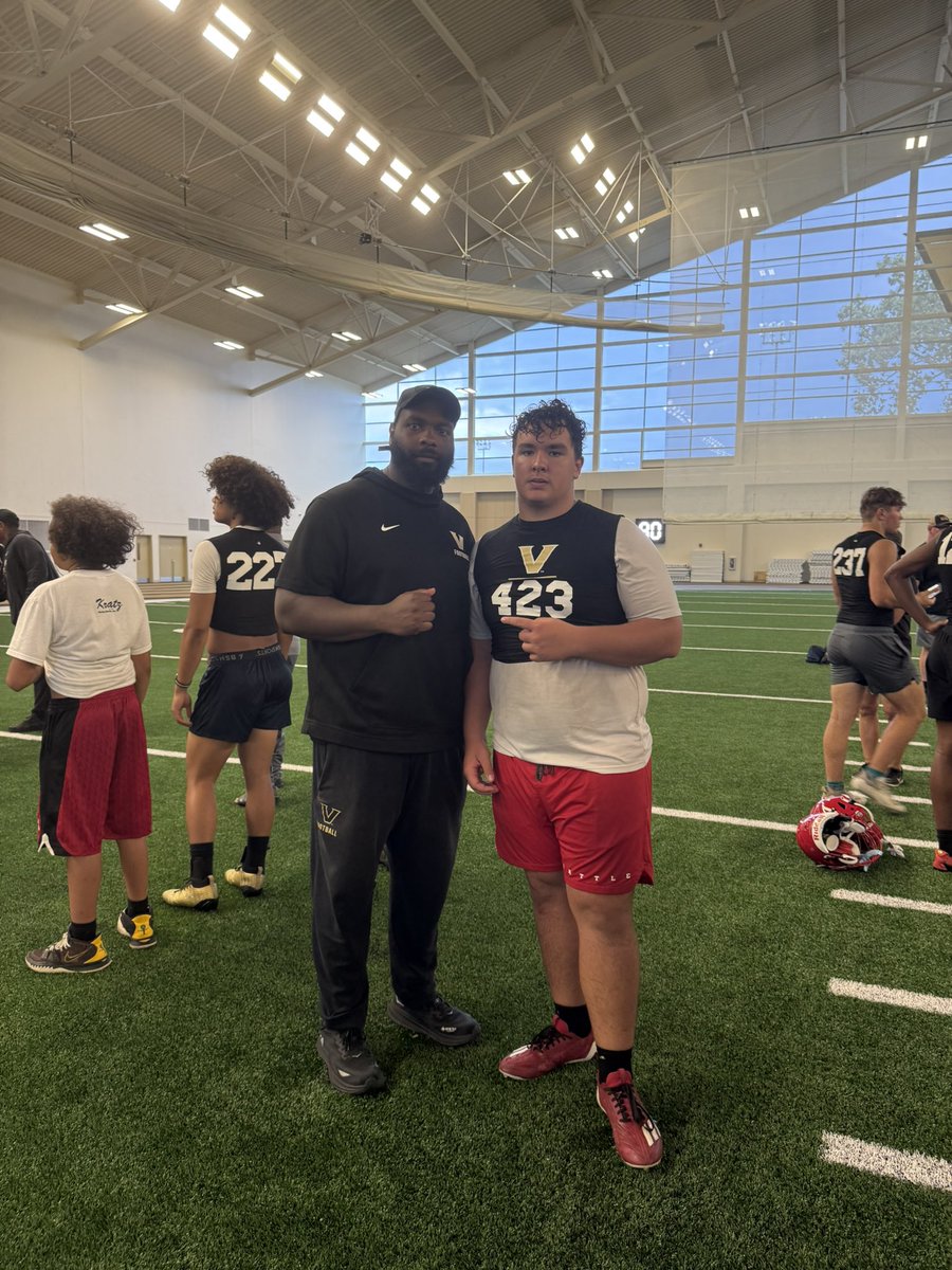 MatthewRaiman1's tweet photo. Had a great time yesterday @VandyFootball perfecting my craft! @CoachSmartVandy @Redskins32 @FootballGibbons #RingTheBell25 https://t.co/rkRHogb2fS