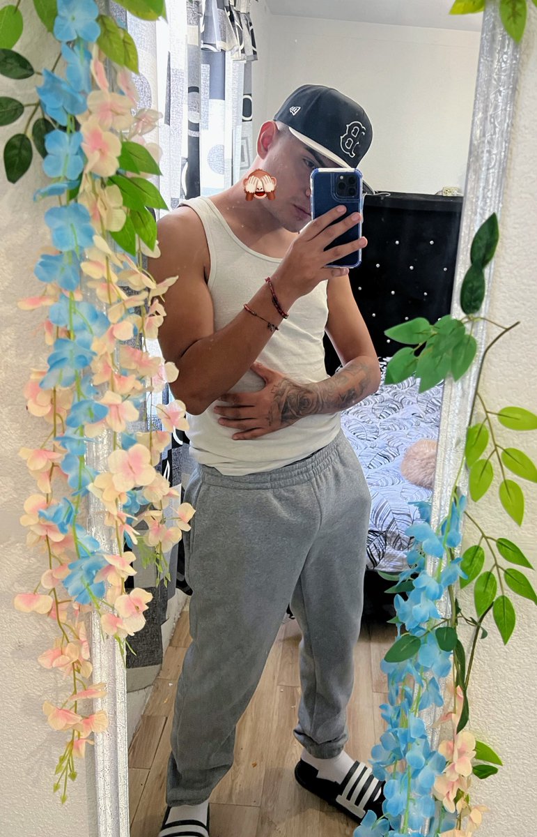 depaz26049's tweet photo. Quieren?🥵 https://t.co/GWGcDvN293