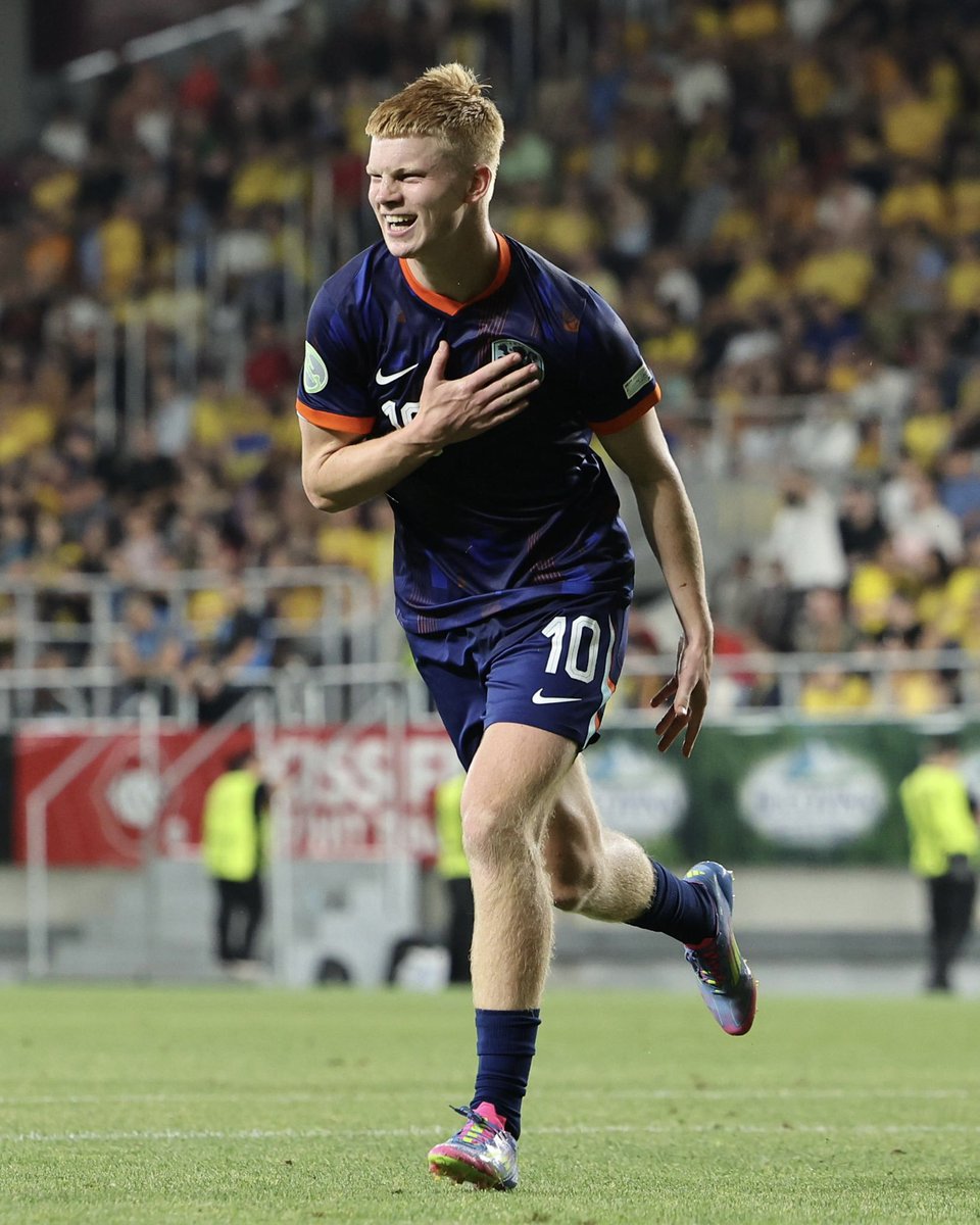 المنتخب الهولندي 🇳🇱 يطيح صاحبة الأرض رومانيا 🇷🇴 ويبلغ نهائي بطولة أوروبا تحت 19 عاما بفوزه عليها 3 - 1