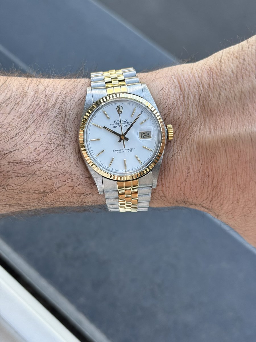 Jonatha60667679's tweet image. Drop du lundi soir 🚀
Cette belle Rolex Datejust 16013 full set 
Or acier cadran blanc 5800€ envoi inclus.
Un bonbon au poignet pour cet été 😎