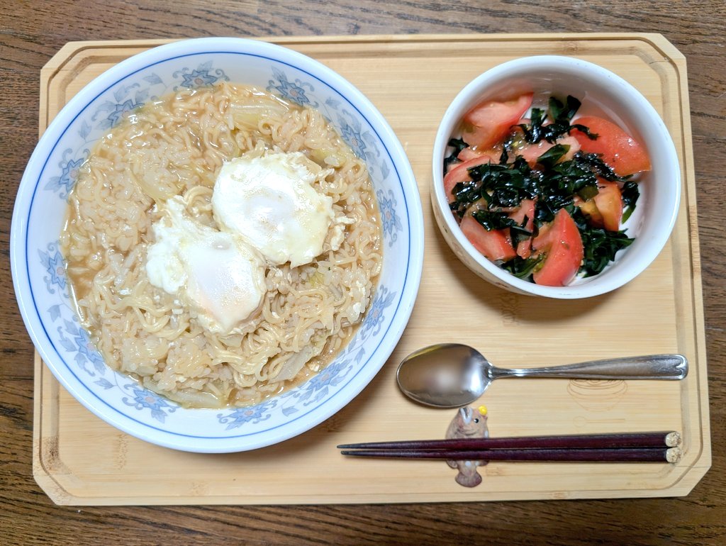 クッキングパパのみつぐラーメン(みそラーメン雑炊)。たまに食べたくなるし、クッキングパパもたまに読みたくなるなぁ。まだ連載してるのかな？

#こぎつね食堂
