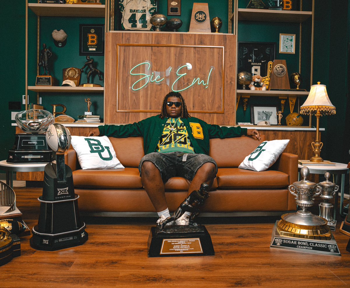 Sic ‘em 👀🏠? <a href="/Landen_anders0n/">Landen Anderson</a> what’s the word twin