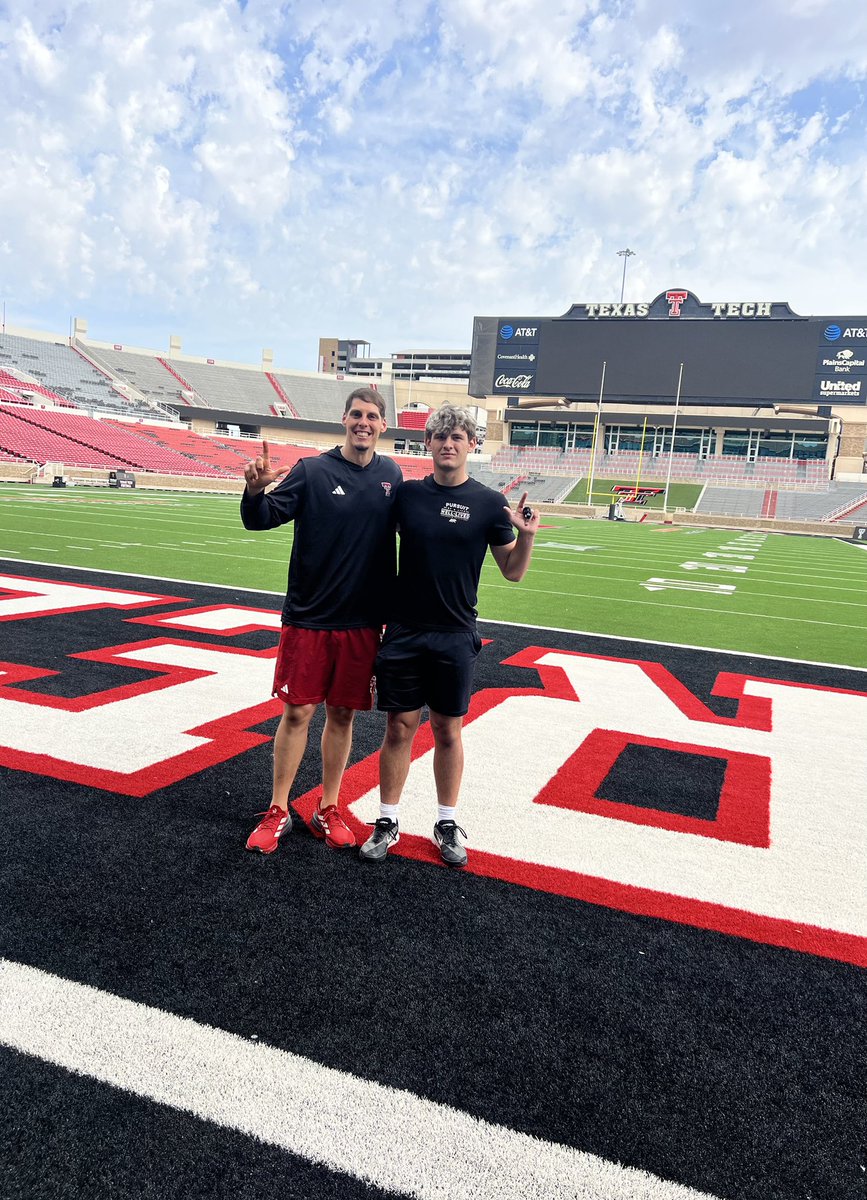 poesmash_jr's tweet photo. @TexasTechFB camp was 🔥! Thank you @Coach_Martin34 and @CoachCochranTTU for the awesome tour and taking your time to talk to me. TTU is 😤! It was also a great Father’s Day to spend with dad @Poesmash66. I can’t wait to come back for a game this Fall! @CoachCochranTTU I learned a lot and I’ve been using those moves at my other camps! Thank you! #WreckEm 

@DeerCreekFB @RecruitDCFB @CoachCornell @CoachEmbrey_ @HScarJr2 @CoachStandley @DeLeahP @EDGEsportsOK @180PhysAthletic @PrepRedzoneOK @PrepRedzone @Rivals