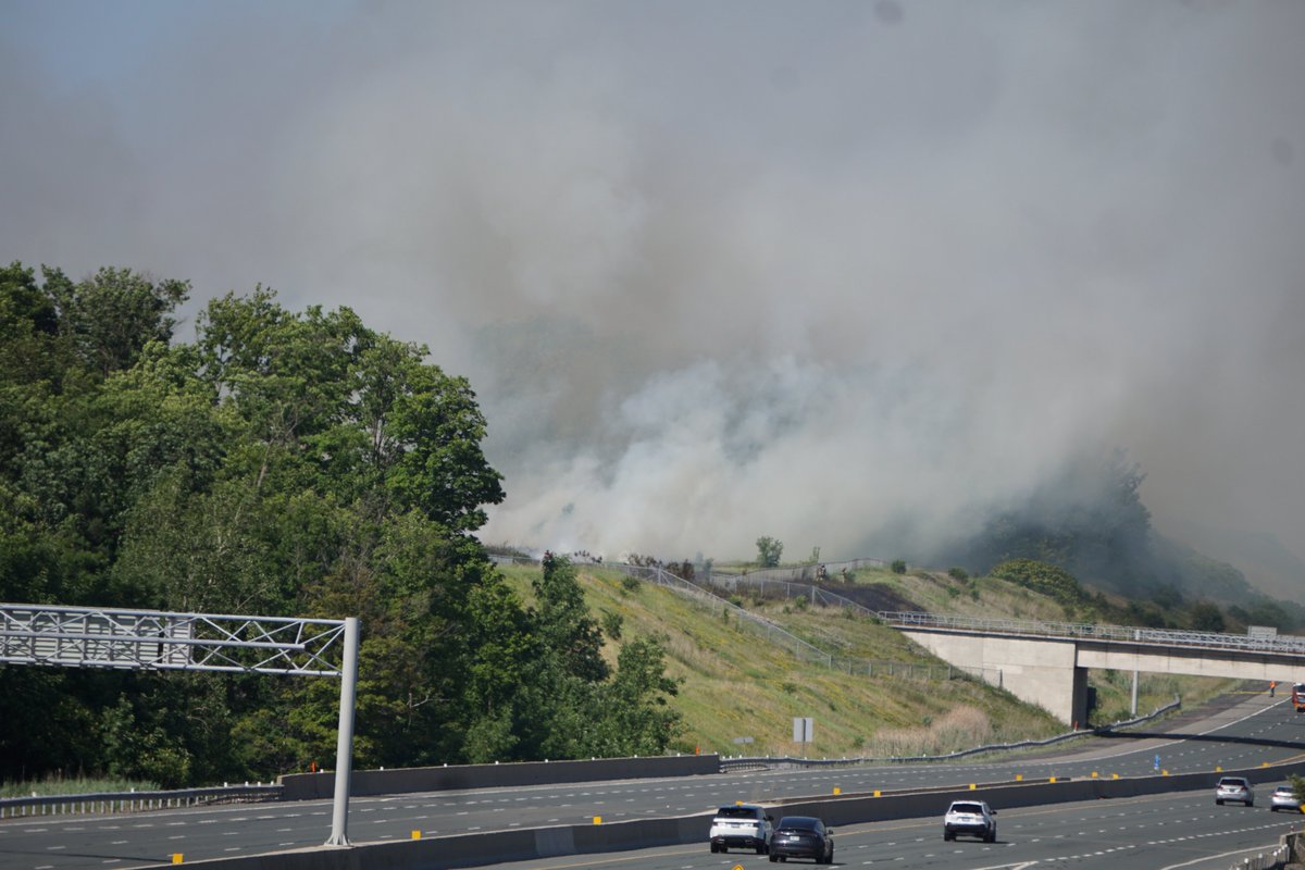 Chris Arnold (@chrisarnold_96) on Twitter photo VIDEO: Fire crews battle aggressive fires near CN tracks in Burlington; Hwy. 407 closed burlingtontoday.com/local-news/fir… via <a href="/BurlingtonTday/">BurlingtonToday.com</a> #BurlON VIDEO: Fire crews battle aggressive fires near CN tracks in Burlington; Hwy. 407 closed burlingtontoday.com/local-news/fir… via <a href="/BurlingtonTday/">BurlingtonToday.com</a> #BurlON