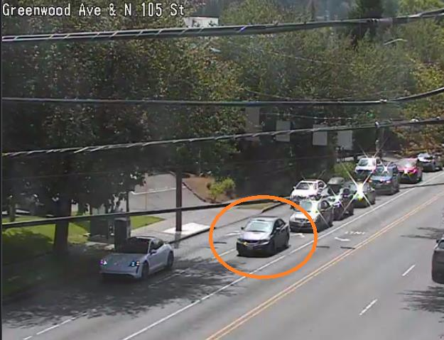 Greenwood Ave NおよびN 105th St Blocking Neb Center