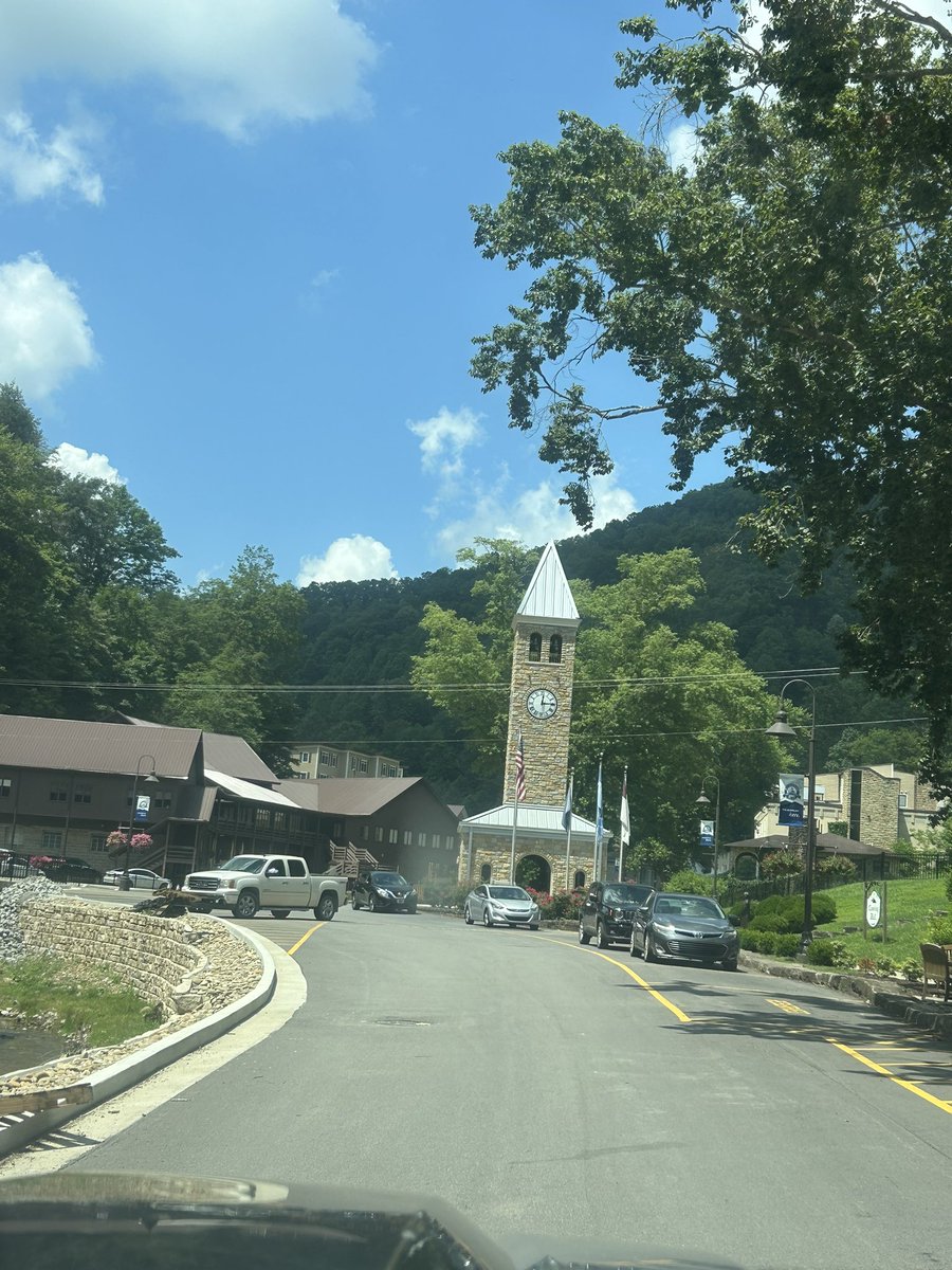 Thank you Coach Hall for having me on a visit to Alice Lloyd College. I enjoyed learning about the program and touring the beautiful campus! <a href="/AliceLloydEagle/">Alice Lloyd College Eagles</a> <a href="/mmike693_mike/">Mike Marshall (Pitching Instructor)</a> <a href="/shannonmowell/">Shannon</a> <a href="/Velofastpitch/">Velocity Fastpitch</a>