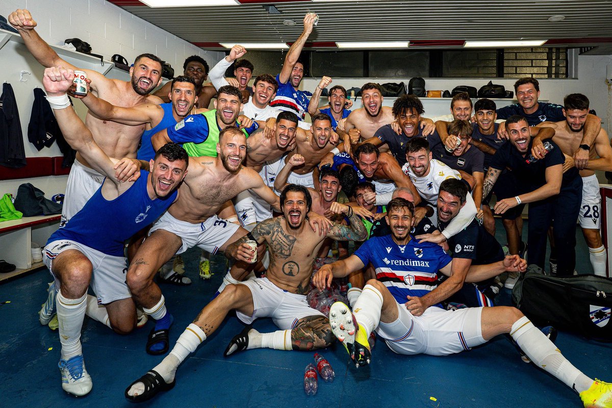 Samp_ar's tweet photo. السفينة لم تغرق بعد ان انقذها القبطان غرافينا .. 
سامبدوريا رسميا يبقى في الـ #SerieB
#سامبدوريا_SerieB https://t.co/YCV1FY2Pzu