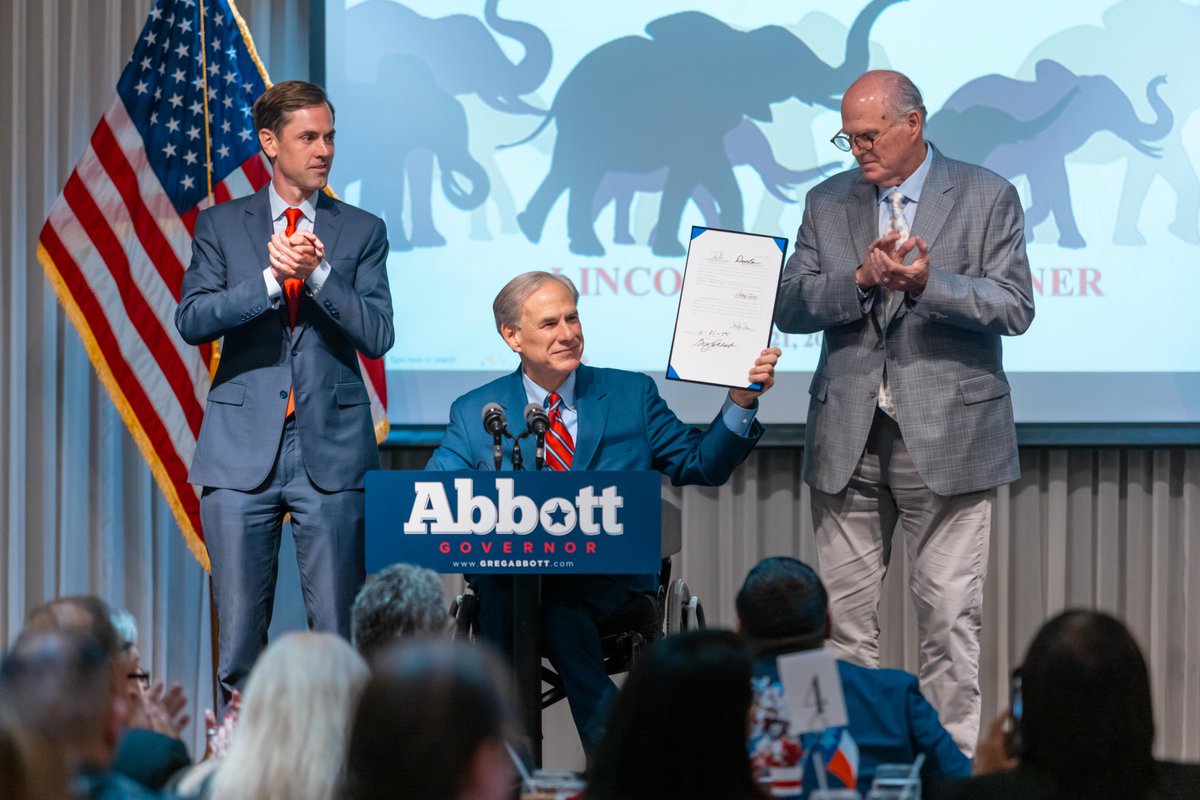 AbbottCampaign's tweet image. On Saturday, Governor @GregAbbott_TX highlighted the successful 89th Legislative Session at the Webb County Republican Party's Lincoln Reagan Dinner.
"We've just completed the most successful session since I've been Governor.” -Governor Abbott
More: bit.ly/3TDiSWK