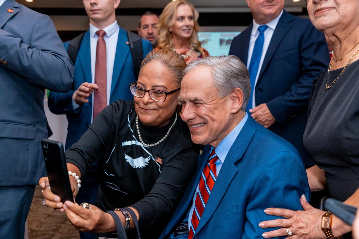 AbbottCampaign's tweet image. On Saturday, Governor @GregAbbott_TX highlighted the successful 89th Legislative Session at the Webb County Republican Party's Lincoln Reagan Dinner.
"We've just completed the most successful session since I've been Governor.” -Governor Abbott
More: bit.ly/3TDiSWK