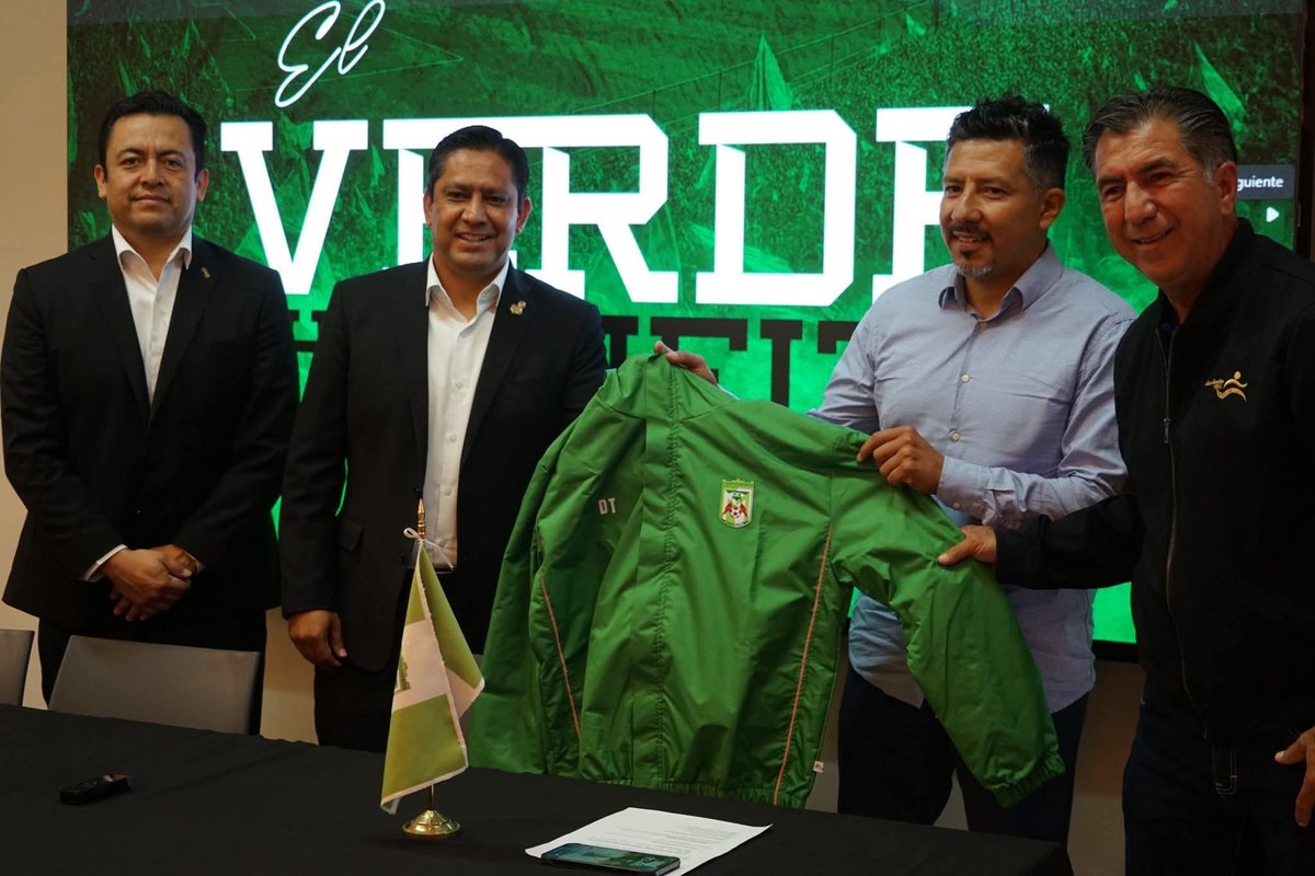 Jonathan Estrada Peña, es nuevo Director Técnico de Chapulineros de Oaxaca que arrancará en la <a href="/LigaPremier_FMF/">Liga Premier FMF</a> 

Su último equipo fue <a href="/Coyotes_Oficial/">Tlaxcala F.C.</a> como auxiliar técnico.

Además de tener paso en <a href="/AtleticoReynosa/">Atlético Reynosa</a>, Lobos BUAP, <a href="/ClubPueblaMX/">Club Puebla🎽</a>, <a href="/Atlante/">Atlante FC 🐎⚽️</a> y <a href="/ClubAmerica/">Club América</a>