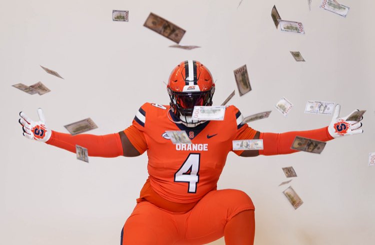 double__4s's tweet image. Had a great OV in Syracuse🍊🍊 #DART #cuse #orangenationfamily  @TheJuiceOnline @CuseFootball @CoachE_CUSE @FranBrownCuse @coachtfogg