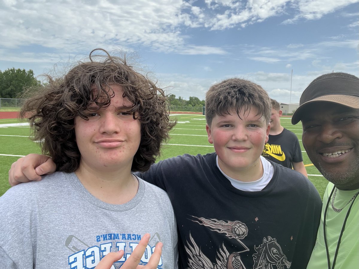 HawksDLine's tweet image. Take a good look at a few of the Super Stars of tomorrow!! Although it was awesome to see some familiar faces at the LSW Youth Football Camp today, I’m very excited to see what new talent shows up tomorrow for Day 2: DEFENSE! 😈
