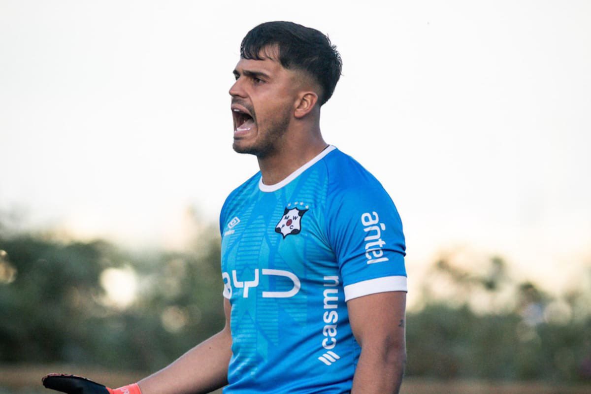 Ellucero's tweet photo. 🚨🦈 Mauro Silveira tiene tiquetes para viajar a Barranquilla el próximo miércoles, presentará exámenes médicos y en caso de superarlos, firmará como nuevo portero de @JuniorClubSA. https://t.co/Wp8Kks1w62