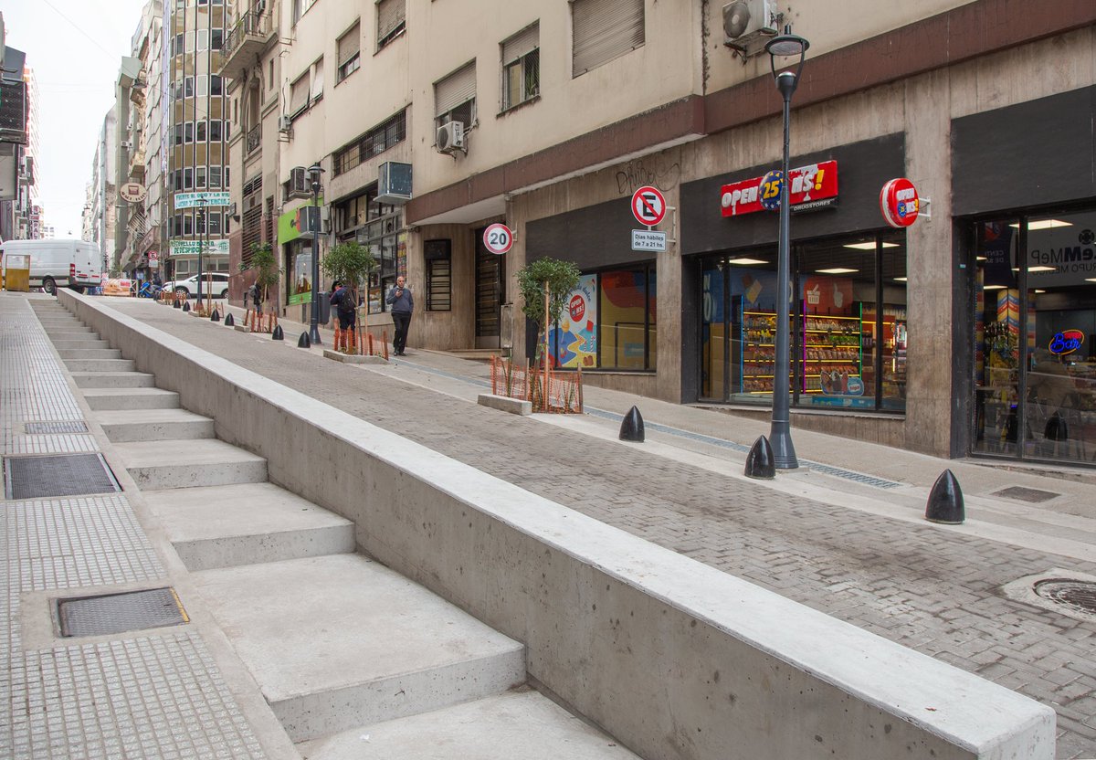 ibaistrocchi's tweet photo. Renovamos la calle Tucumán sin perder el valor histórico del barrio. El foco está en mejorar la circulación peatonal: veredas más amplias, más verde y mejor accesibilidad e iluminación. La obra está avanzada, y abarca 10 cuadras pensadas para que los vecinos de San Nicolás disfruten más del barrio.