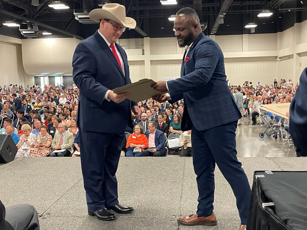 TSBPA Treasurer Olivia Espinoza-Riley, CPA and our newest Board member, Kenneth Omoruyi, CPA, presented certificates to the candidates.