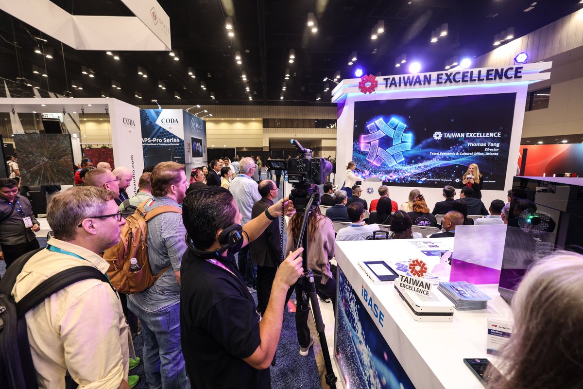 SKC_PR's tweet image. From fun preps to press conference to booth games, we cheer to a successful week of teamwork and keen visitors at the Taiwan Excellence pavilion at @InfoComm 2025! Here’s to bright ideas, good vibes, and a future of AV that’s looking better than ever! #TaiwanTech #InfoComm2025