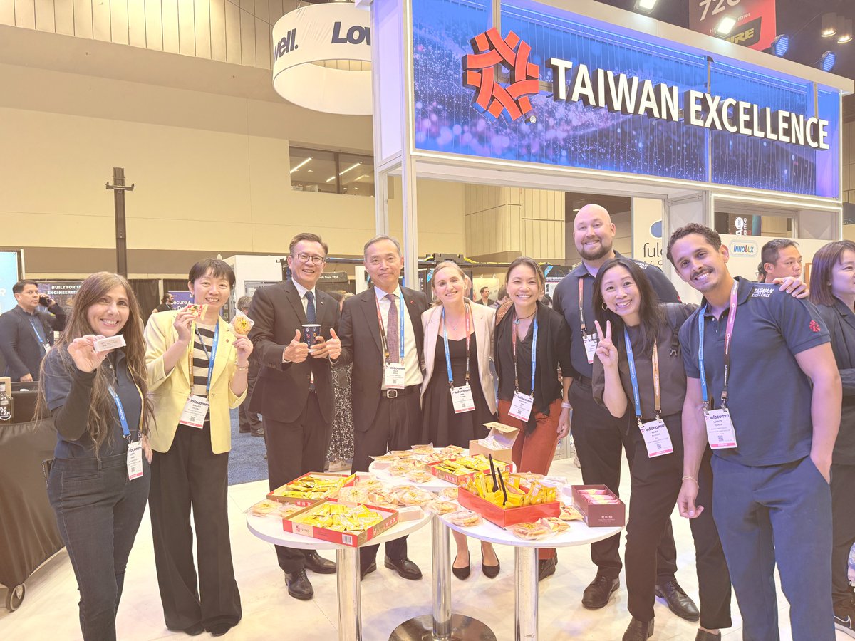 SKC_PR's tweet image. From fun preps to press conference to booth games, we cheer to a successful week of teamwork and keen visitors at the Taiwan Excellence pavilion at @InfoComm 2025! Here’s to bright ideas, good vibes, and a future of AV that’s looking better than ever! #TaiwanTech #InfoComm2025