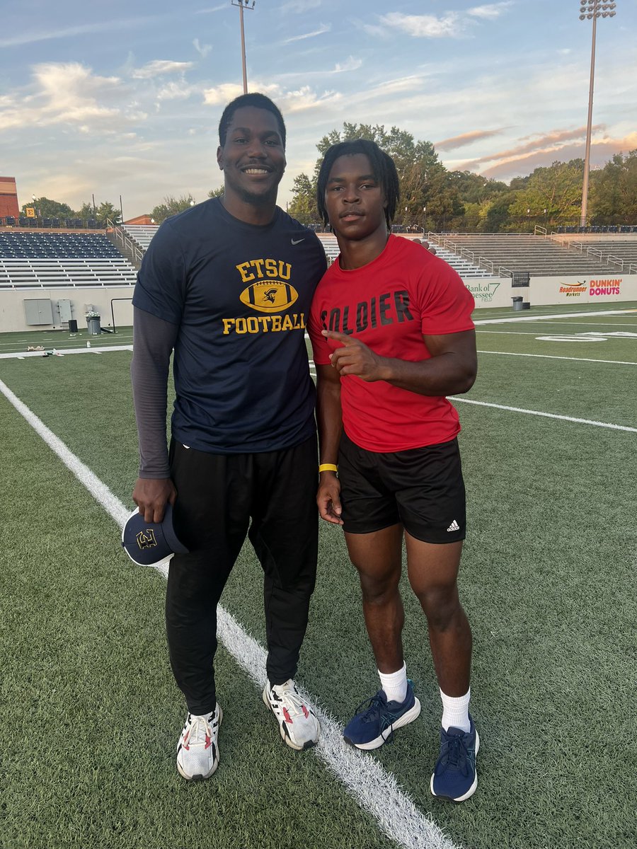 BryceDGreen3's tweet image. Had great time working out at @ETSUFootball ! Thanks @CoachKerryon @CoachIsaacVance @Coach_heals for meeting with me! @Bronco_Recruits @CoachRaw_ @CoachLeeIV @NighbertChad @Bronco_Ftball @ChadSimmons_ @RustyMansell_ @deucerecruiting @najehwilk @RecruitGeorgia @CoachDaniels06…
