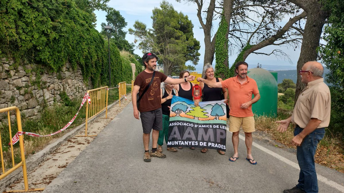 aampcat's tweet image. Aquesta tarda ja hem repartit la flama del Canigó a Mont-ral!
Moltes gràcies a tots els sòcis que ho han fet possible!