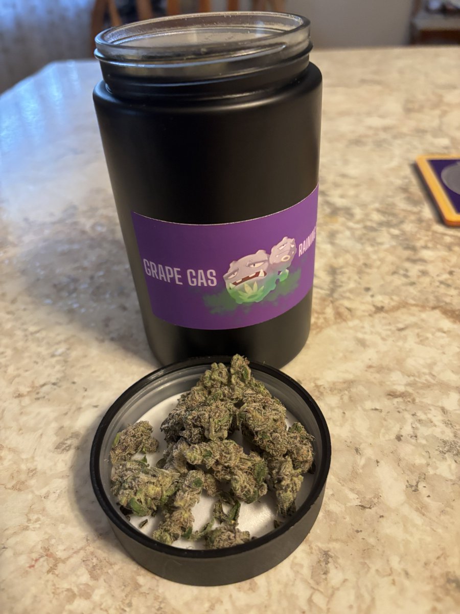 It’s hot 🥵 &amp; our power went out.. I am not a happy 😃 camper but in the midst of crap comes that gas ⛽️ ….. that Grape Gas ⛽️ 🍇🍃 is finally here … so I finally got out tha bed 😂 I love 💚me some <a href="/RainingRosin/">Raining Rosin</a> Organics I’m straight now … bout to fold clothes… hope y’all