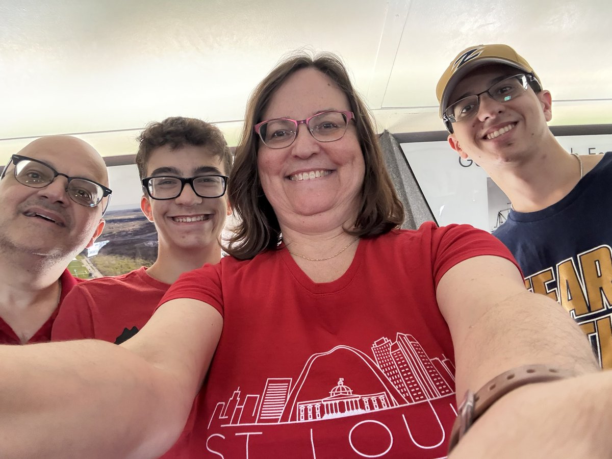 Maroon6P's tweet image. .@GatewayArchSTL Thanks for the fun day 😎😃