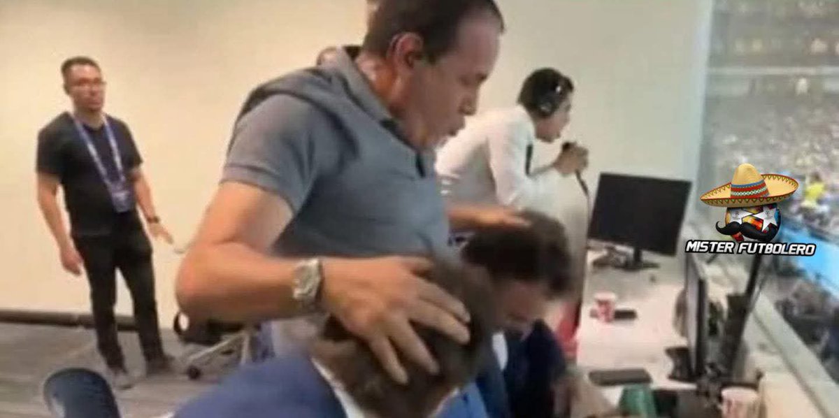 mefistofeles_80's tweet photo. @DavidFaitelson_ @marccrosas Tu que dices que haces programas que puedan ver tus hijas jajajajajaja eso si lo pueden ver ?????? https://t.co/Vi9QcjGK9v