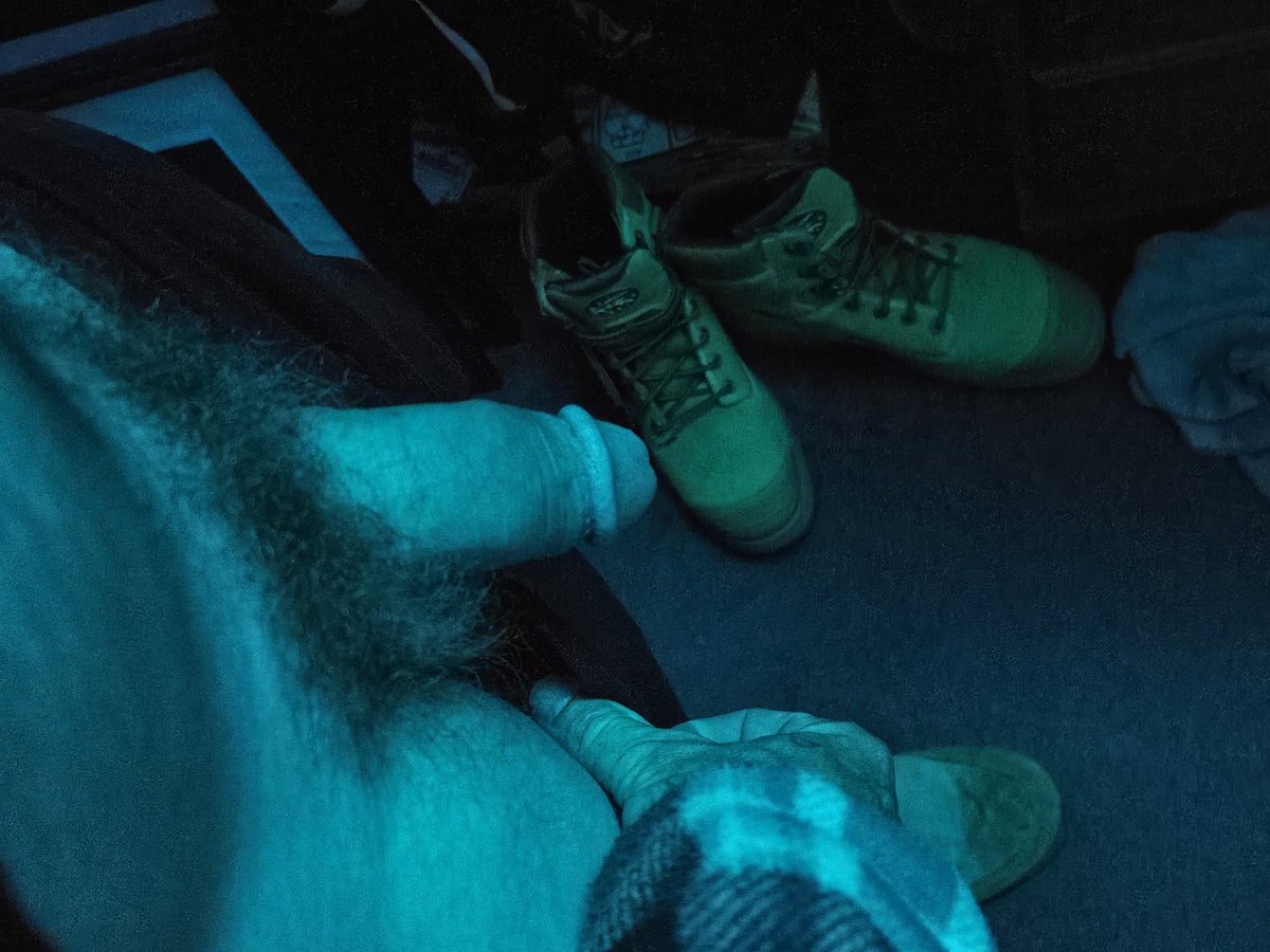 0_buck2's tweet photo. 2 night shifts to go! Keen to get home is an understatement.

P.s, I really want to fuck the daddy bear fitter at work 🤤

#teamcut #cutcocks #gayminer https://t.co/teNOpMfo30