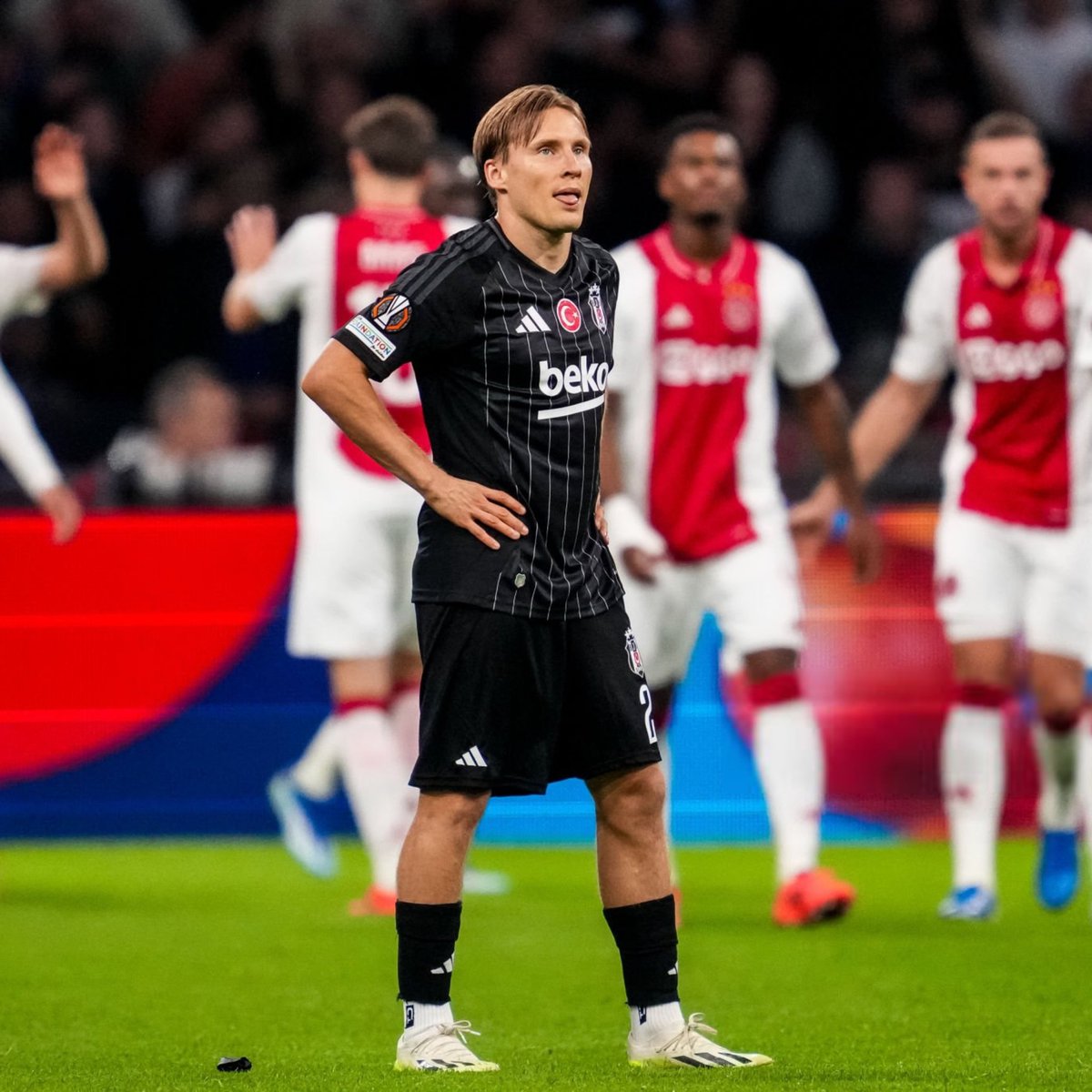 Beşiktaş, Jonas Svensson'la yollarını ayırma kararı aldı.

📰 <a href="/Salimmanav/">Salim Manav</a>