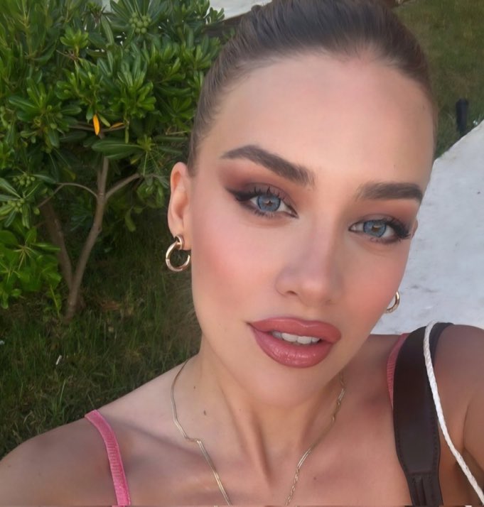 La copia della mamma✨
#heidiromeo