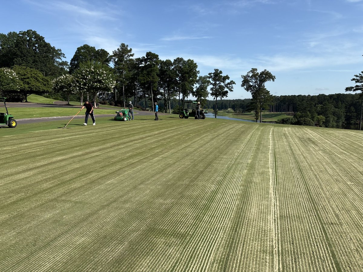 aporby's tweet photo. Maiden voyage with the Graden was a success. Ran out of sand with two greens left. @wallygresham with the perfectly timed delivery. https://t.co/nucweXJIXW