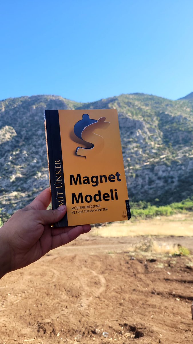 Yanında 105 H TNT, elinde Magnet Modeli 

📘 Irak’ta görev yapan bir Mehmetçik, haftalarca kitabımı bekledikten sonra bana bu kareyi gönderdi.

Cephanelikte bile bilgiyle donanmak isteyen yüreklere, yürekli mehmetçiğe selam olsun!

Eğitim, her koşulda yolumuzu aydınlatır.