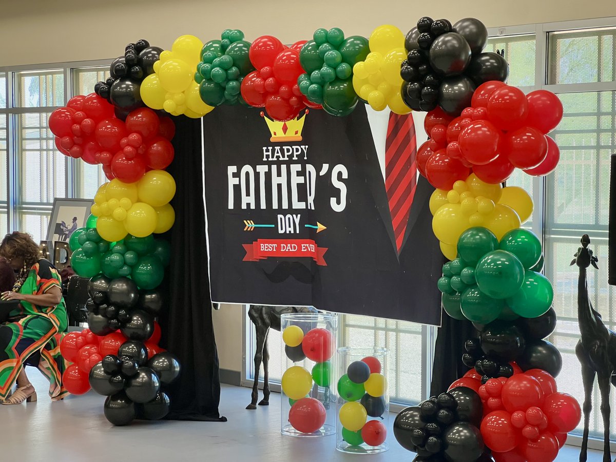 CommishMcCurdy's tweet image. Thank you to everyone who joined us for the #FathersDay & #Juneteenth Luncheon at the Doolittle Active Adult Center! 🙌🏾💐
I'm grateful for the community, conversation, and celebration — and to all who helped make this special event possible. #ClarkCounty #DistrictD