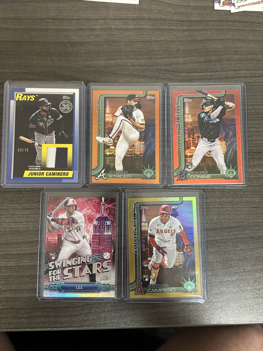 AlchemistCardz's tweet image. Just ripped the fanatics fest exclusive Topps series 2 hobby box. Pretty fun rip!