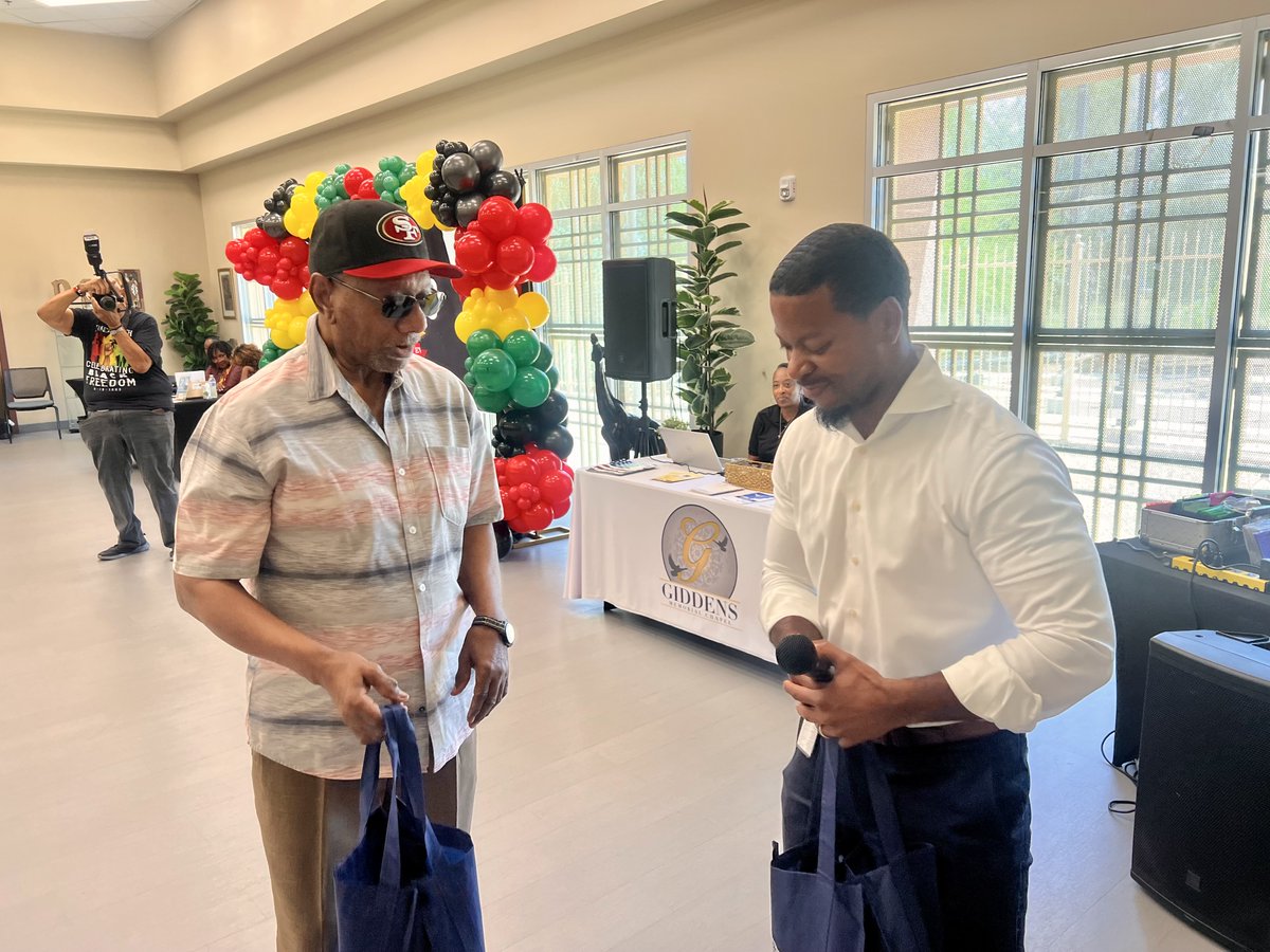 CommishMcCurdy's tweet image. Thank you to everyone who joined us for the #FathersDay & #Juneteenth Luncheon at the Doolittle Active Adult Center! 🙌🏾💐
I'm grateful for the community, conversation, and celebration — and to all who helped make this special event possible. #ClarkCounty #DistrictD